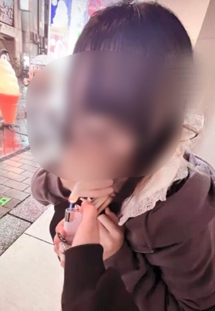 すき家 直飲み女 タバコ
