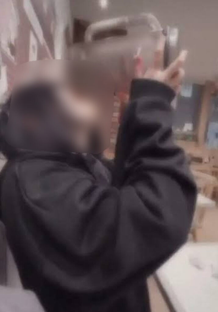 すき家 直飲み女 顔画像